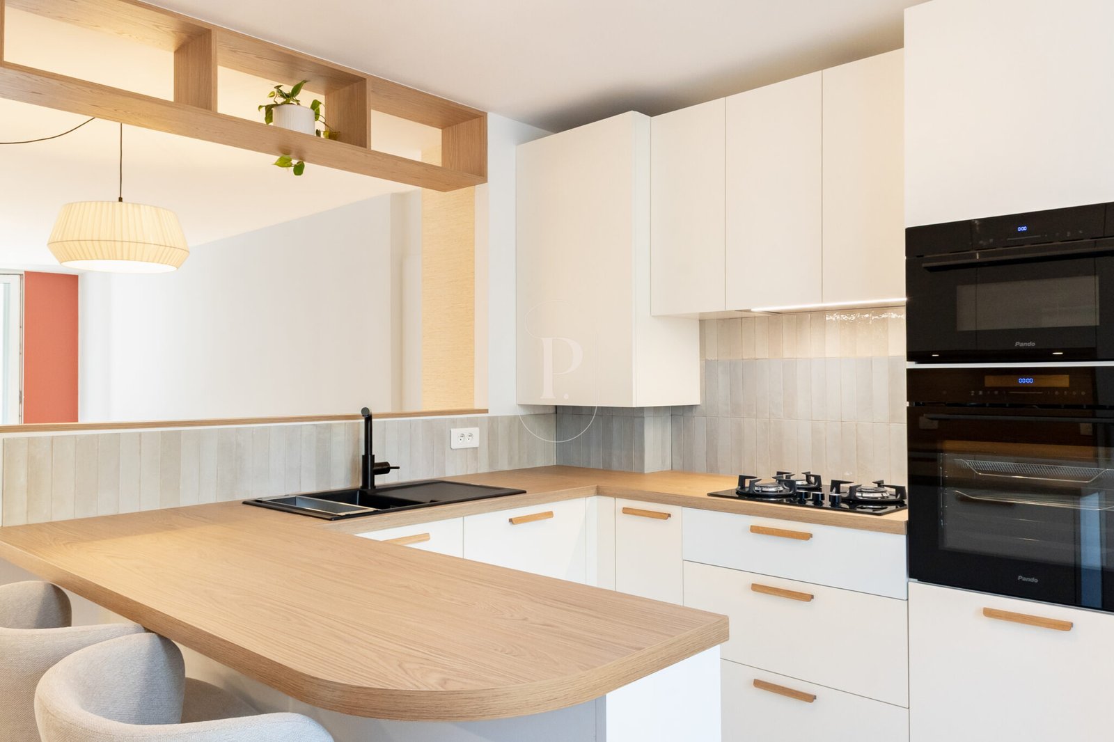 Rénovation haut de gamme d'un appartement avec étude des volumes et de solutions techniques. Réalisation de la conception et de la maitrise d'oeuvre d'un appartement sur la Côte Basque