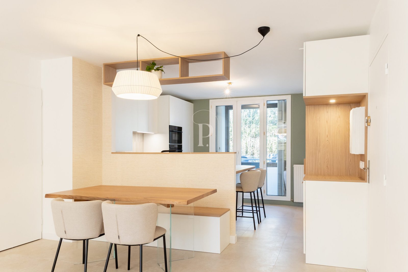 Rénovation haut de gamme d'un appartement avec étude des volumes et de solutions techniques. Réalisation de la conception et de la maitrise d'oeuvre d'un appartement sur la Côte Basque