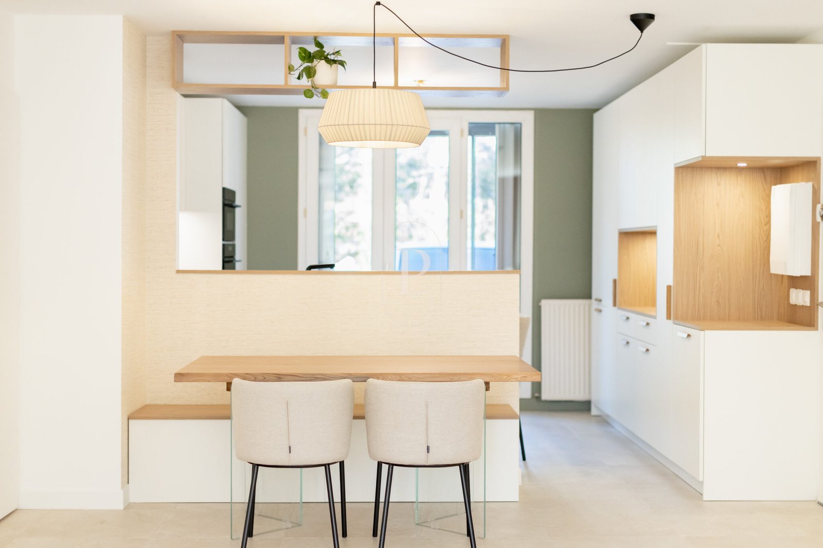 Rénovation haut de gamme d'un appartement avec étude des volumes et de solutions techniques. Réalisation de la conception et de la maitrise d'oeuvre d'un appartement sur la Côte Basque