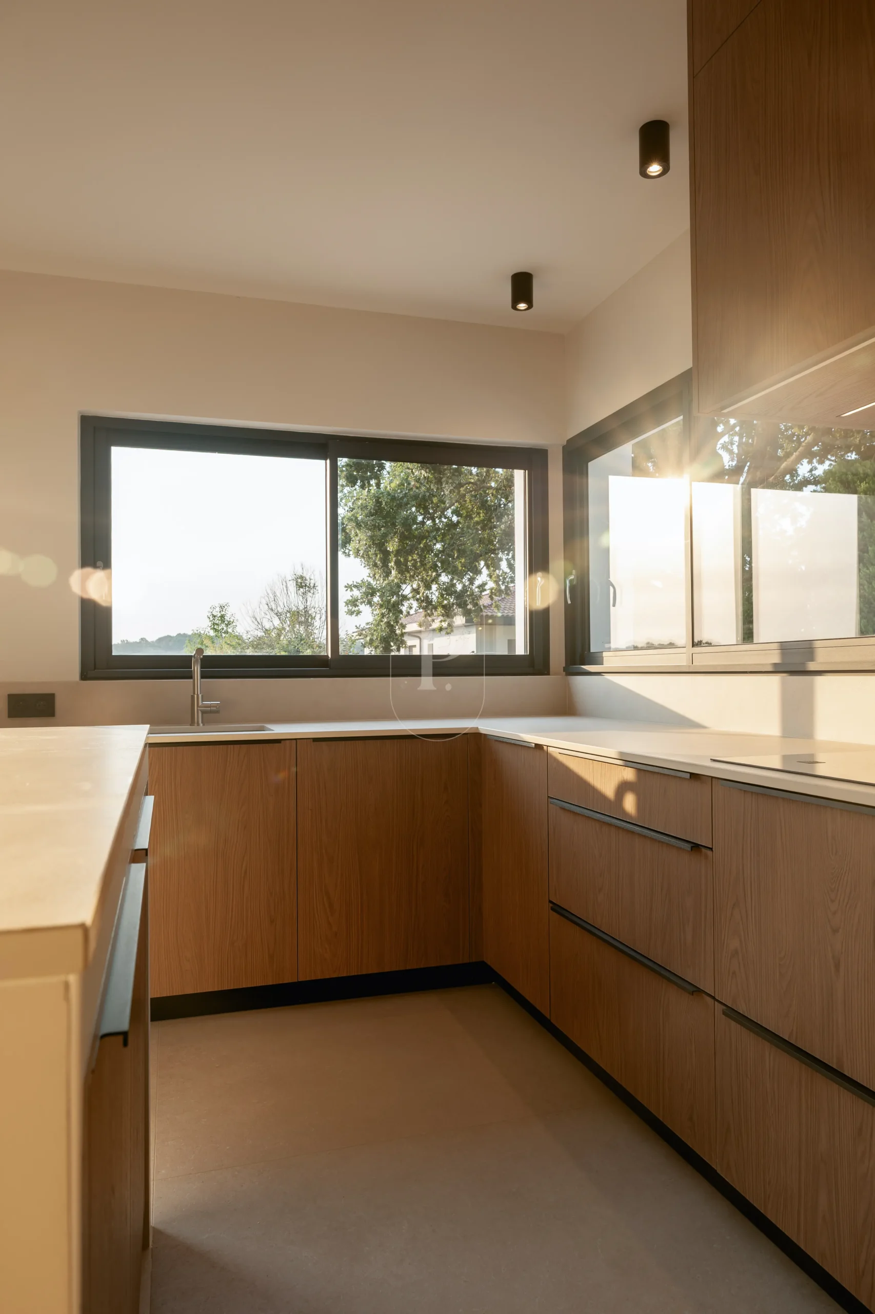 Cuisine sur mesure du projet DOVE à Bassussarry – Maison Pojem