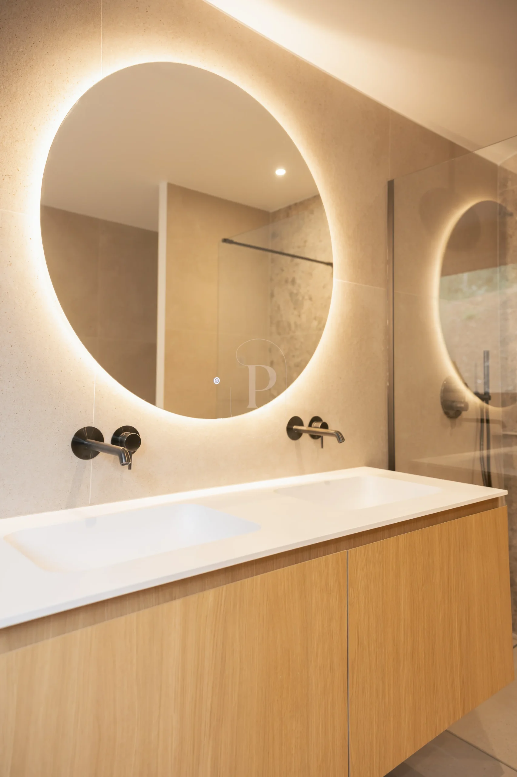 Salle de bain sur mesure haut de gamme du chantier MINT à Urrugne - Maison Pojem